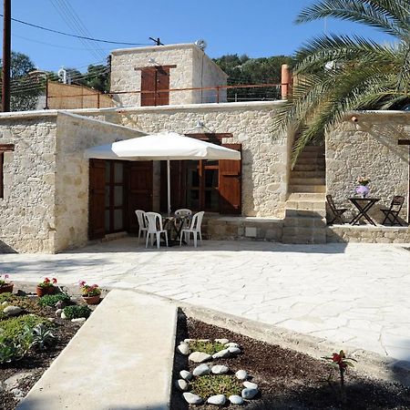 Palm Tree Oriental House And Homestay Polis Exterior foto